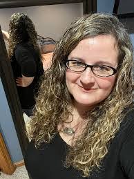 Amanda Loftus's Instagram, Twitter & Facebook