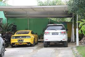 38+ model garasi mobil sederhana samping rumah pictures. Dua Mobil Mewah Ps Parkir Di Perumahan Mitra Raya Posmetro Batam