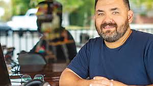 Johnny Flores's Instagram, Twitter & Facebook