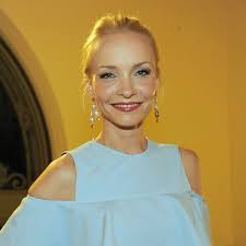 In diesem kommentar packt die moderatorin seither brodelt die gerüchteküche. Janin Ullmann Und Weltstar Neymar Reise Feuert Beziehungs Geruchte An Mon Amour Stars