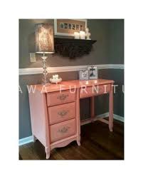 Kaki dan rangka dari kayu mahoni/solid, diamplas halus natural,sangat kuat dan tidak mudah rusak serta aman dan nyaman dipakai. Meja Belajar Anak Informa Perempuan Minimalis Furniture Jepara