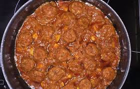 Rougail Saucisse Combava Recette En 2020 Rougail Saucisse Rougail Et Recettes De Cuisine