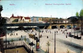 En français on pourrait traduire simplement par la station du jardin zoologique. Bahnhof Zoo Zwischen Altem Glanz Drogensumpf Und Zukunftsmusik