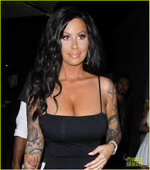 She is one of many celebrities who have a distinct look, and when she sports long hair, many people don't recognize her. Amber Rose Looks Unrecognizable With Long Hair Photo 3944601 Amber Rose Pictures Just Jared