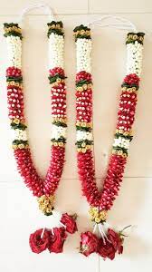We Offer Garlands In Different Sizes And Designs For Bride And Groom Flower Garland Wedding Indian Wedding Garland Rose Garland Wedding