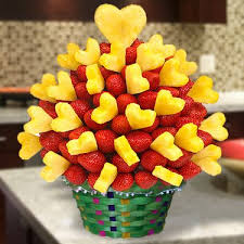 Lovely Strawberry Arrangement Strawberries And Pineapples Never Delicious Like Tha Edible Fruit Arrangements Edible Arrangements Fruit Arrangements