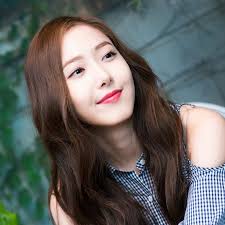 Kim Vang's Instagram, Twitter & Facebook