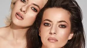 Imagine Rară Cu Lidia Buble și Cele Patru Surori Ale Ei. „Așa Arată  Fericirea”