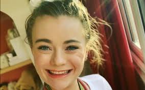 Rosie Hutchinson graduates early