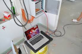 Hallo, wir möchten nächstes jahr ein neues einfamilien haus bauen und ich sitze jetzt an der planung der netzwerkinstallation und verteilung der. Netzwerkkabel Verlegen Im Haus Einfach Erklart