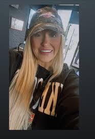 Looking for a carer: Hi, My name is Liisa, I am a carer/PA for a lady in  Lewes, she's called Sally & she lives less than 10 minute walk from the  train