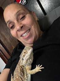 Kellie Slade's Instagram, Twitter & Facebook