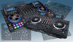 The prime 4 by denon dh features four internal decks with a large tilting touchscreen that measures in at ten inches. What Are The Best Dj Controllers With Built In Screens 2017