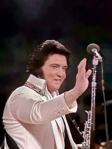 Trong thời gian Elvis Presley còn trẻ nhất, anh ấy chỉ nặng 170 pound vào  năm 1960, ngay sau khi trở về từ Quân đội Hoa Kỳ. Vào thời điểm anh qua
