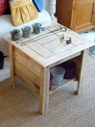 Cette petite table de nuit est entièrement réalisée en bois de palette. Meubles En Palettes Recyclees Maison Artur Stiles