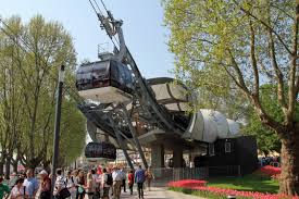 It is 890m long and takes about 5 minutes. Koblenz Rheinseilbahn Germany Seilbahn Koblenz Urlaub