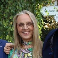 Liz Blomquist's Instagram, Twitter & Facebook