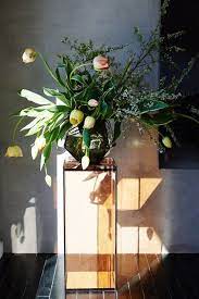 For your dining table to add a bit of class and charm, or for that table in the middle of the foyer, we give you a wonderfully colorful and vibrant collection of silk flower centerpieces. 55 Easy Flower Arrangement Decoration Ideas Pictures How To Make Beautiful Floral Arrangements
