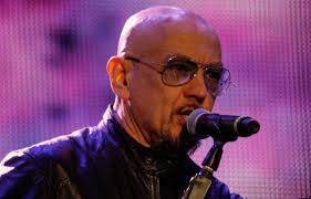 Nel 1973 fonda la band dei ''josafat'' e debutta in concerto al teatro san fedele di milano con un repertorio di classici del rock anni '60. Enrico Ruggeri Ai Miei Tempi I Supereroi Erano Flaiano E Pasolini Oggi Balotelli E La Ferragni Rolling Stone Italia