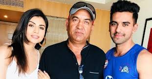 Chennai super kings (csk) fast bowler deepak chahar's new look has created quite a buzz online. Deepak Chahar S Father Reveals How He Modelled His Son S Action After Watching Dale Steyn And Malcolm Marshall Crickettimes Com