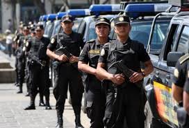 Policia nacional civil de el fmln abusando de supuestos pandilleros. Agentes De La Pnc Estan Descontentos Pero No Van A La Huelga