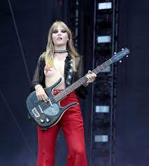 the other dimension — Victoria De Angelis| Lollapalooza Chicago,...