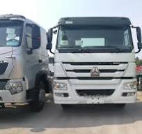 Sinotruk Cnhtc 4× 2 Vacuum Truck Septic Pumper Truck Suction Fecal Vehicle  Sewer Tanker Sewage Equipment Truck