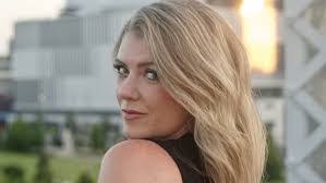 Lindsey Odell's Instagram, Twitter & Facebook