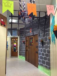 Liven up your classroom with colorful, educational classroom decorations! Vista Pasillo Los Castillos Pinterest Medieval School And Castle Theme Classroom Castle Classroom Castle Decor