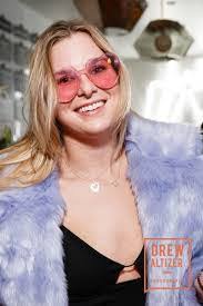 Tara Brant's Instagram, Twitter & Facebook