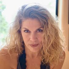 Danielle Lopresti's Instagram, Twitter & Facebook