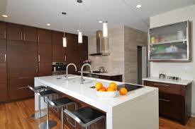 Des plus belles cuisines tendance jusqu'aux astuces pour relooker les meubles de cuisine, des accessoires déco jusqu'aux rangements pratiques, on Plan De Travail Cuisine En Blanc Quartz Ou Corian Kitchen Renovation Design Kitchen Redesign Modern Kitchen