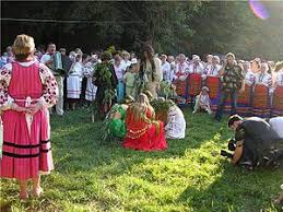 Після поширення християнства давнє народне свято купала в результаті «християнського нашарування» почало. Svyato Kupala Vikipediya