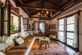 Turkiye Nin Markalasmis Ilk Moda Tasarimcisi Ve Modern Turk Kadininin Simgesi Olmus Zuhal Elle Decor Cerceve Ev Otel Ic Mekanlari