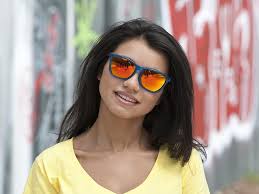 En effet, qui n'a jamais rêvé de ressembler à paul newman avec des lunettes type aviator, ou à steve mcqueen avec les persol éponymes ? Lunettes De Soleil Revo Verre Miroir Polarisant Qualite Optique