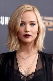 Jennifer lawrence has been sporting a new textured bob haircut which looks amazing on her. Jennifer Lawrence Hair Style File Jennifer Lawrence Hair Medium Hair Styles Hair Styles