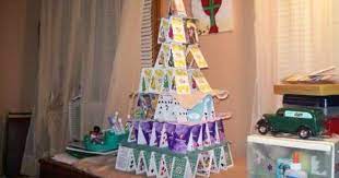 The /\, or apex, should balance independently when placed down on the surface. Tip Trick Life Hack How To Make A Card House I Ve Never Been Successful At This Can T Wait To Try Now That I House Of Cards Cardboard House Hobby House