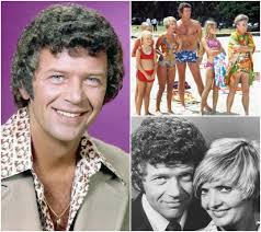 Happy heavenly birthday today to Robert Reed, who will always be Mike Brady  to those of us who grew up in the '70s and '80s! (October 19, 1932