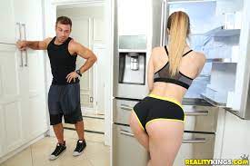 Stella Cox - On The Run - Big Naturals 105217