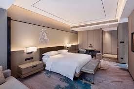 Susun atur perabot dan dekorasi dalam bilik memainkan peranan penting untuk memberi impak terhadap keluasan bilik. Pin By Sasa On Aç¡æˆ¿ Hotel Bedroom Design Hotel Lobby Interior Design Hotel Room Interior
