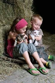 Merhametli Cocuklar Buyutun Kedilerin Kuyrugunu Cekmeyen Karincalarin Yuvalarini Bozmayan Salyangozlari Ezmeyen Cocukla Animals For Kids Cute Kids Baby Animals