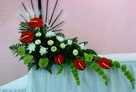 Merangkai bunga altar untuk perayaan paskah video ini adalah dokumentasi merangkai bunga altar untuk kebutuhan perayaan. Rangkaian Bunga Altar Gereja