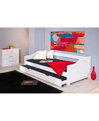 Si ottengono così due letti gemelli che possono restare tali, o si possono accostare sono a due posti e, in pochi minuti, si trasformano in un letto comodo e pratico, perfetto anche per la cameretta dei bambini e dei ragazzi. Divano Letto Singolo Con Letto Estraibile Colore Bianco Cm 199 X 87 X 66 Cm