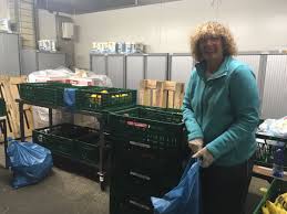 Anderen zu helfen kann nicht nur für das eigene empfinden sehr erfüllend sein, sondern auch. Ehrenamtlich Helfen Tafel Duisburg