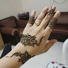 Henna Me Pretty Nuriyah O Martinez 22 Vind Ik Leuks 1 Reacties H E N N A L I S H A Sheffield Henn Small Henna Tattoos Small Henna Mehndi Designs Feet