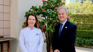 Socialförsäkringsminister annika strandhäll och japans ambassadör shigeyuki hiroki undertecknade i dag ett socialförsäkringsavtal länderna emellan. Ambassadoren Kocken Och Den Diplomatiska Maten 19 April 2018 Meny Sveriges Radio