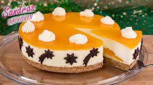 Guss so auf den kuchen geben, dass der aufbruch frei bleibt und mit einem messer verstreichen. Mandarinentorte Mit Sahnecreme Ohne Backen No Bake Weihnachtstorte Rezept Fur 20 Cm Springform Youtube
