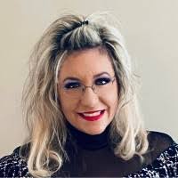 Tara Kearney's Instagram, Twitter & Facebook