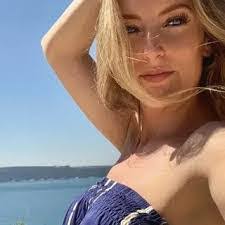 Chelsea Kearney's Instagram, Twitter & Facebook