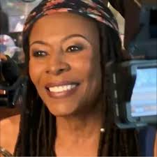 Chloe Bailey performed a Dionne Warwick approved rendition of Walk